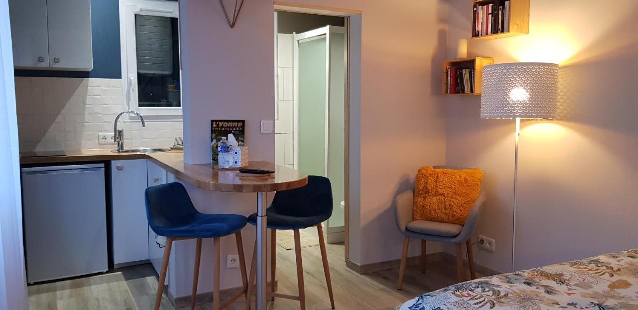 Agreable Petite Maison Proche Joigny Chamvres Kültér fotó